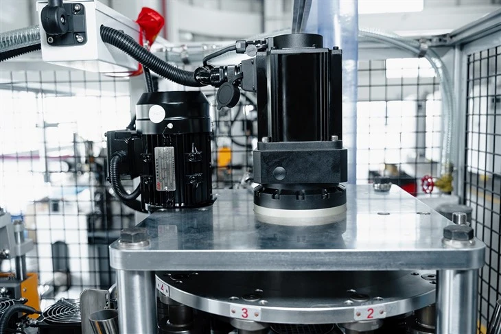 NEWTOP SMALL SIZE SERVO PAPER CUP MACHINE